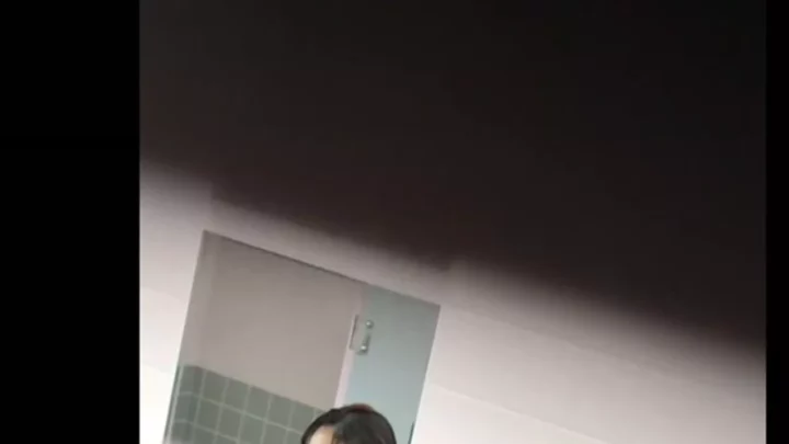 覗き見の悦楽！魅惑のトイレ盗撮スペシャル のスクリーンショット 11