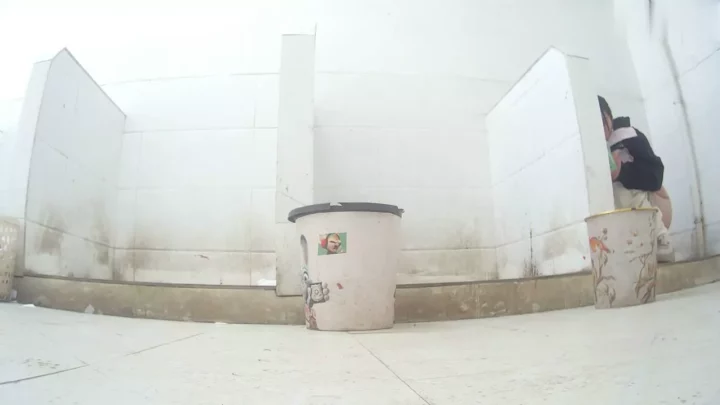 衝撃！中国トイレ盗撮映像集：隠しカメラが捉えた決定的瞬間 のスクリーンショット 3