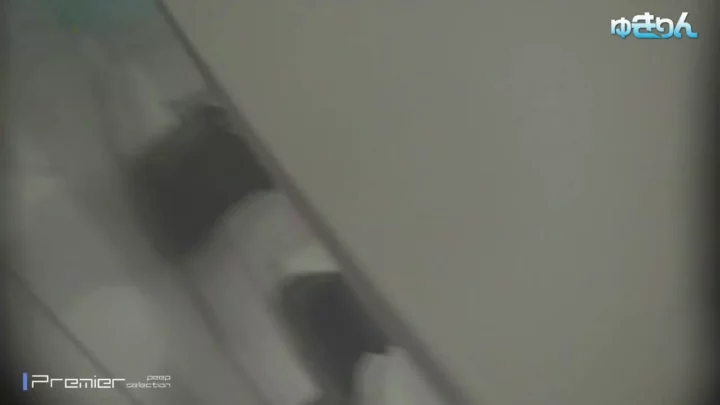 まさかの展開！トイレで起きた一部始終を激写！ のスクリーンショット 3