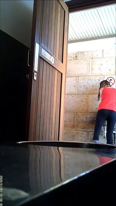 ドイツの隠し撮り！トイレで魅せる極秘の悦楽 のスクリーンショット 12