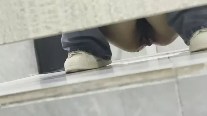 衝撃！中国の公衆トイレ盗撮映像流出 のスクリーンショット 12