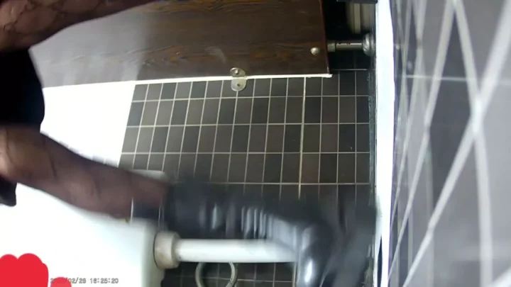 【4K】中国公衆トイレで盗撮！美女の決定的瞬間 のスクリーンショット 12