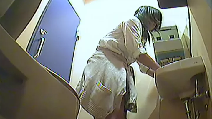 隠し撮り！シミパン女子10人が極限露出で大乱舞