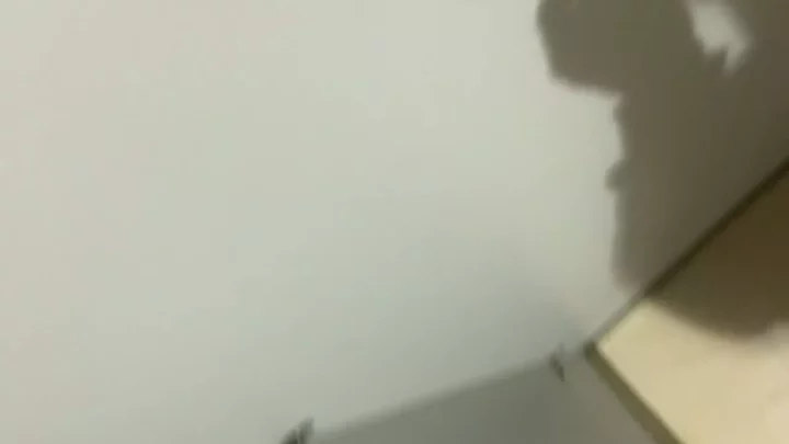大胆不敵！中国の女子トイレ盗撮、ハプニング映像 のスクリーンショット 9