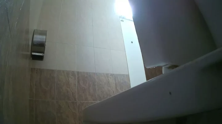 米国公衆トイレで白衣の天使が魅せる衝撃の隠し撮り のスクリーンショット 5