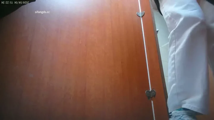 中国盗撮：トイレに仕掛けられた隠しカメラの衝撃 のスクリーンショット 9