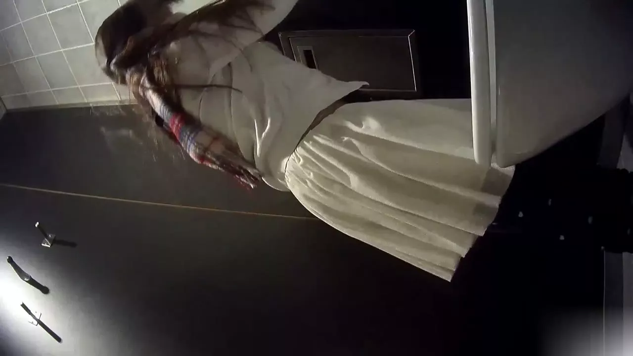 【隠し撮り】美人駅利用者6人を徹底追跡！電車内から着替えまで