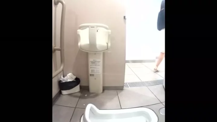 ドトール美人OLのトイレ盗撮！欲望の隠し撮り のスクリーンショット 6