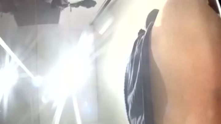 【無修正】美人OLを盗撮！驚愕の局部ドアップ のスクリーンショット 2
