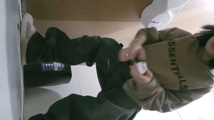 中国盗撮：トイレに仕掛けられた隠しカメラの衝撃 のスクリーンショット 2