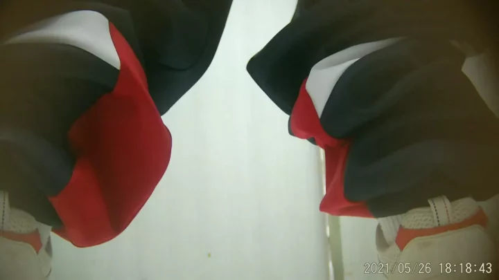 トイレで魅せる背中…完全顔出しの極上美尻を堪能！ のスクリーンショット 2