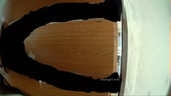 【衝撃】中国トイレ盗撮！まさかの瞬間を捉えた決定的映像 のスクリーンショット 7