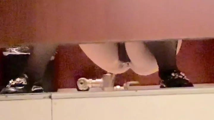 盗撮！中国トイレで仕掛けられた隠しカメラ