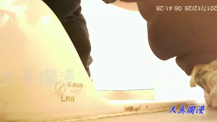 盗撮！トイレの密室で繰り広げられる秘密の行為 のスクリーンショット 15