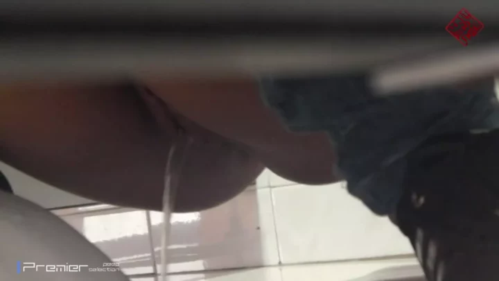 オフィスで狙われたOLたち！欲望のトイレ盗撮7 のスクリーンショット 12