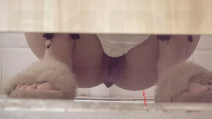大胆不敵！中国の女子トイレ盗撮、ハプニング映像 のスクリーンショット 4