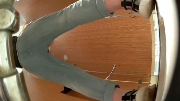 【衝撃】中国トイレ盗撮！まさかの瞬間を捉えた決定的映像 のスクリーンショット 4