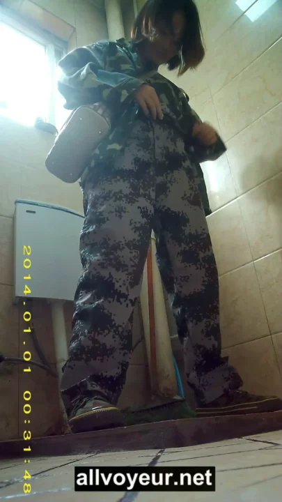 女子大の公衆トイレで盗撮！華麗なる中国美女の秘密 のスクリーンショット 4