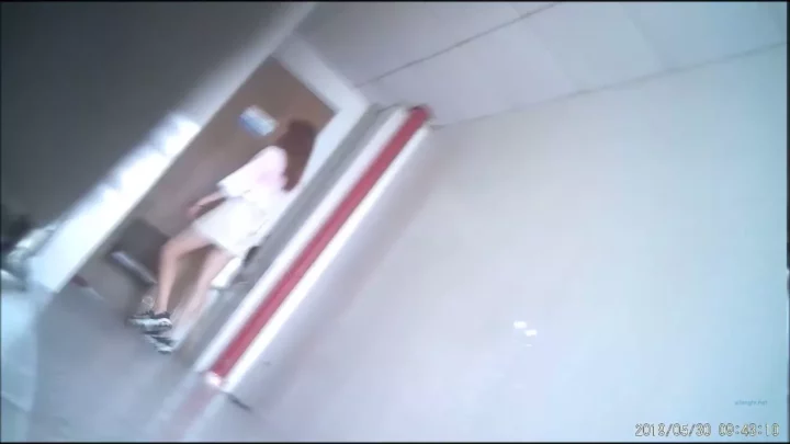 【無修正】美人OLを盗撮！驚愕の局部ドアップ のスクリーンショット 16