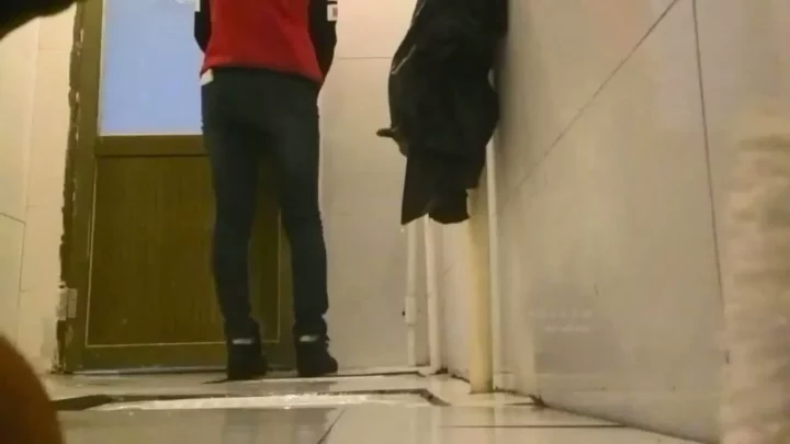 中国のトイレで盗撮！美女たちのハプニングを覗き見 のスクリーンショット 12