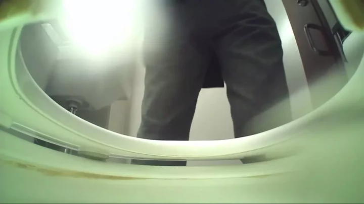 オフィスで狙われたOLたち！欲望のトイレ盗撮7 のスクリーンショット 17