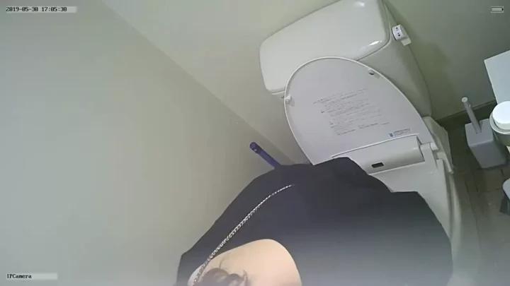 コンビニトイレ盗撮！まさかの連続ハプニング10連発