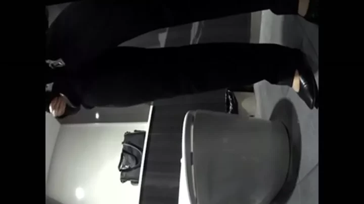 【トイレ盗撮】美人OLの密室排泄に興奮！ のスクリーンショット 5