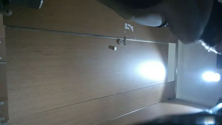 中国の公衆トイレで盗撮！衝撃の密室覗き見 のスクリーンショット 9