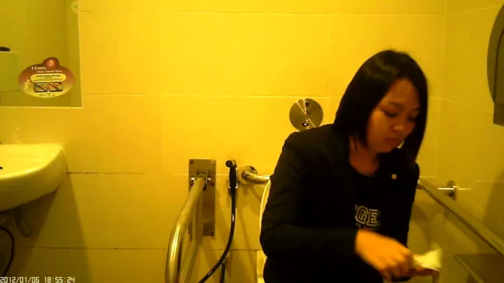 シンガポール女子トイレ盗撮！緊迫の盗撮カメラ のスクリーンショット 5