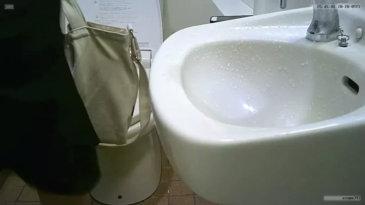 コンビニトイレ盗撮！まさかの連続ハプニング10連発 のスクリーンショット 10