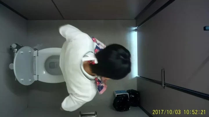 コンビニトイレ盗撮！まさかの連続ハプニング10連発 のスクリーンショット 14