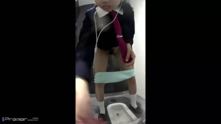 激写！娘の秘密…生理ペーパーの匂いを嗅ぐ肛門フェチ のスクリーンショット 2