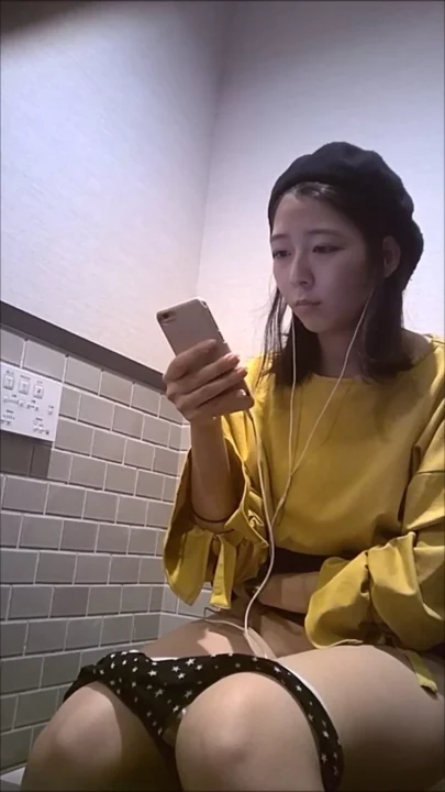隠しカメラで捉えた！女子トイレのひそかな瞬間 のスクリーンショット 6