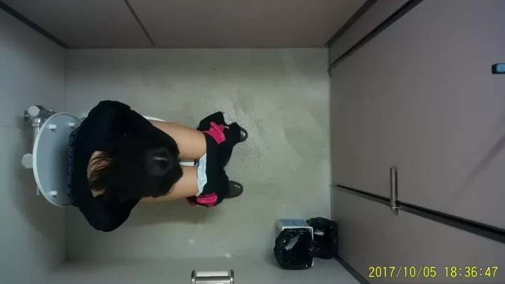 コンビニトイレ盗撮！まさかの連続ハプニング10連発 のスクリーンショット 15