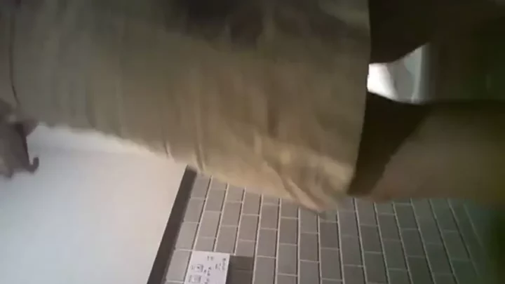 【トイレ盗撮】美人OLの密室排泄に興奮！ のスクリーンショット 11