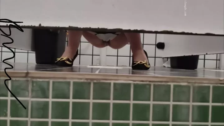 中国トイレ隠し撮り：覗き見られた美尻の秘密 のスクリーンショット 3