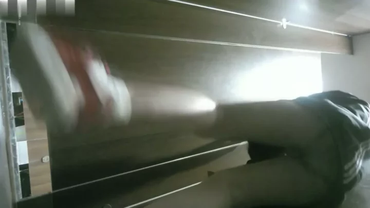 中国の公衆トイレで盗撮！衝撃の隠し撮り のスクリーンショット 11