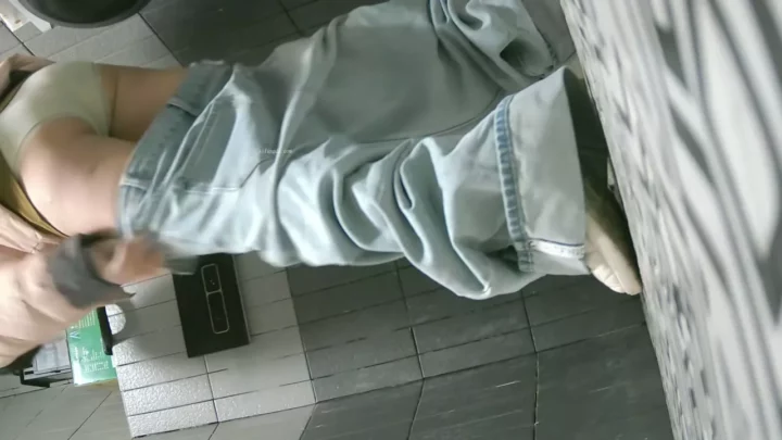 中国の公衆トイレで盗撮！美女の決定的瞬間 のスクリーンショット 3