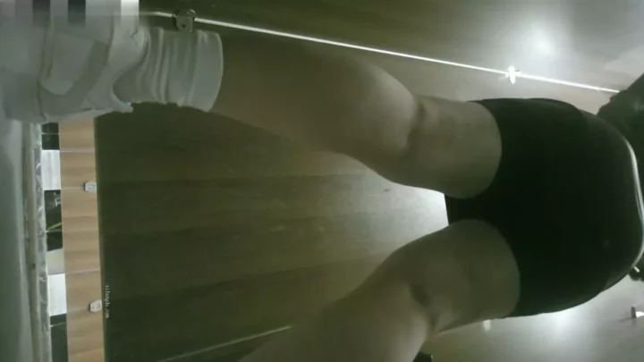 中国の公衆トイレで盗撮！衝撃の隠し撮り のスクリーンショット 8