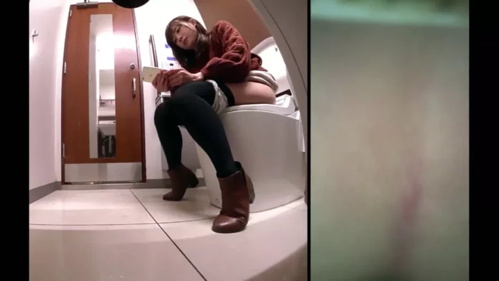 洗面台に映る秘密…隣室から覗き見た人妻の素顔 のスクリーンショット 8