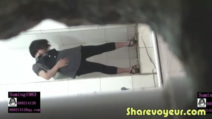 黒ブーツの美女を盗撮！衝撃のトイレ隠し撮り のスクリーンショット 8