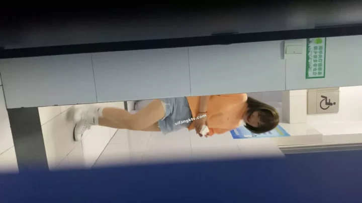 公衆トイレで繰り広げられる禁断の愛欲 のスクリーンショット 1