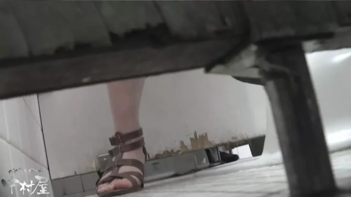 潜伏洗面所！紐跡が残るパンツに興奮 のスクリーンショット 5