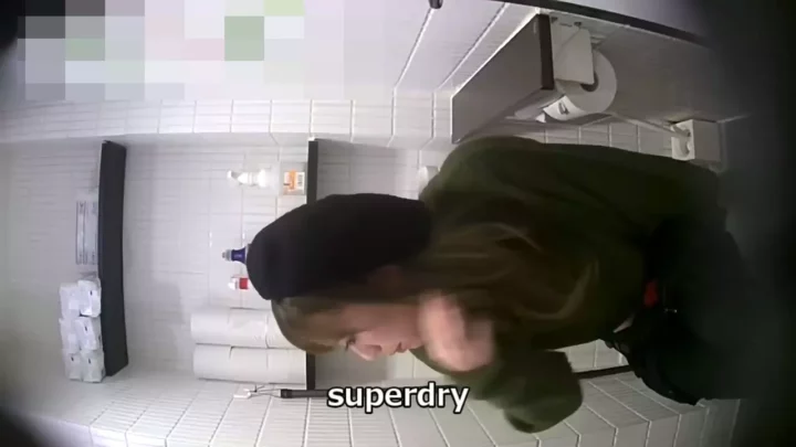隠しカメラが捉えたトイレでの密会！衝撃の情事 のスクリーンショット 1