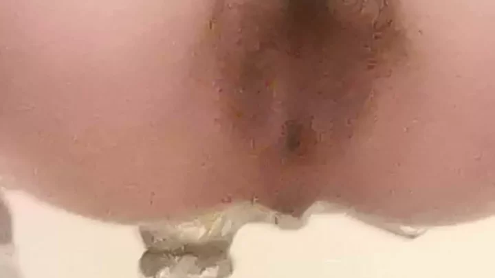 【トイレ盗撮】美人たちの秘密、決定的瞬間を激写！ のスクリーンショット 1