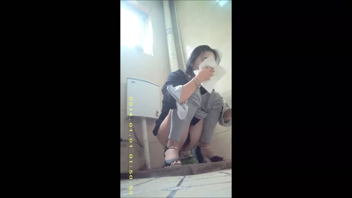 女子大トイレ隠し撮り！圧巻パノラマスペシャル のスクリーンショット 2