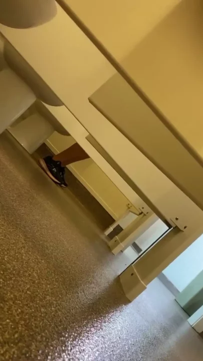 女子大生がブティックの個室トイレで魅せる秘密の快感 のスクリーンショット 2