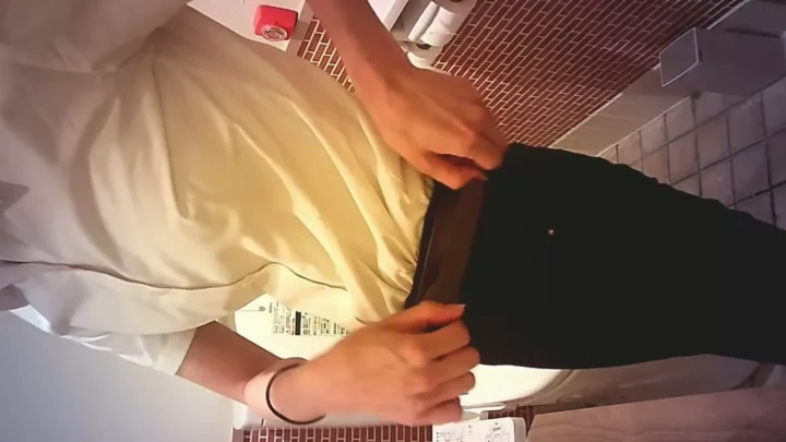 書店トイレ盗撮：女子高生もターゲット！戦慄の隠しカメラ映像 のスクリーンショット 6