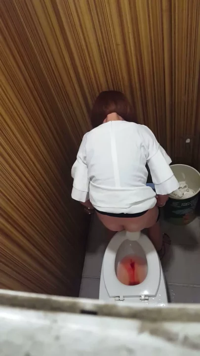 期間限定！美女たちのトイレ覗き見4連発 のスクリーンショット 6