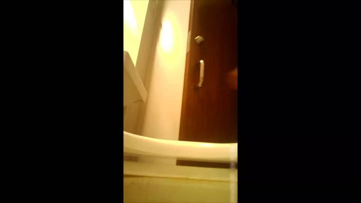和式トイレで盗撮！無修正糞尿プレイを激写 のスクリーンショット 10